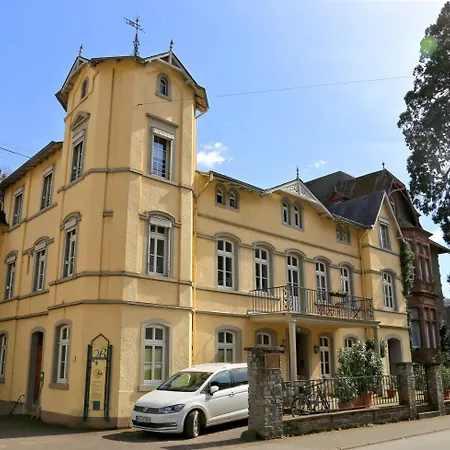 Apartament Robert Heuser *